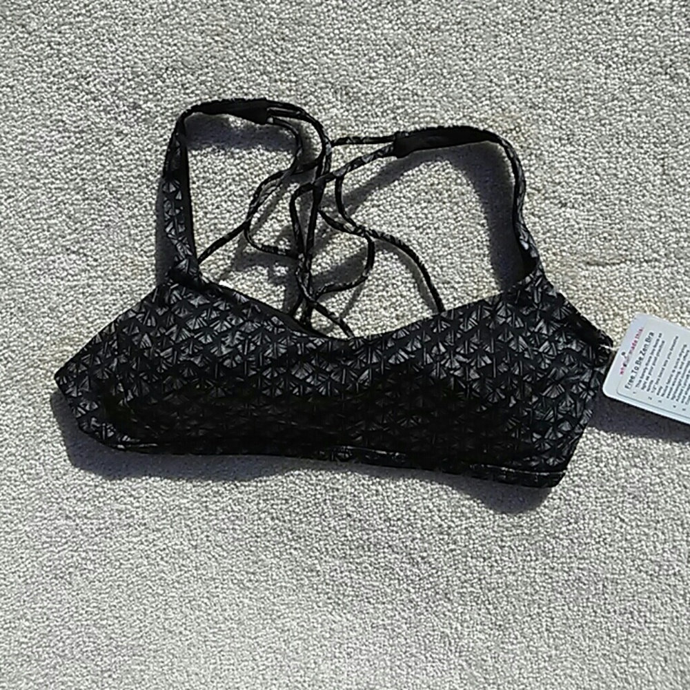 Lululemon free to be zen bra size 10
